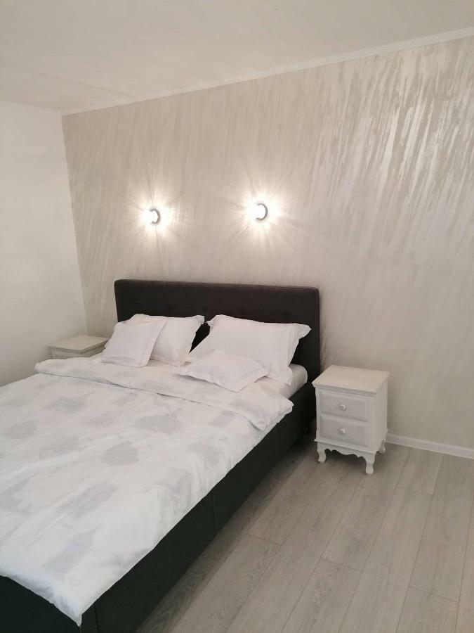 White Studio Appartement Cluj-Napoca Buitenkant foto